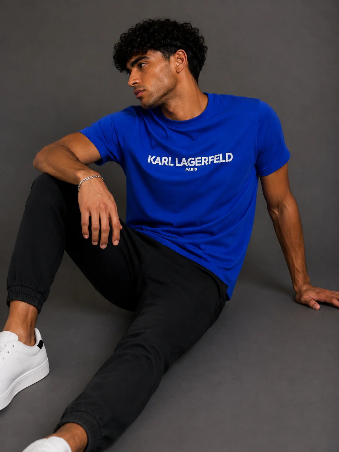 Camiseta 200 gramos referencia 11023, color Azul rey, talla M